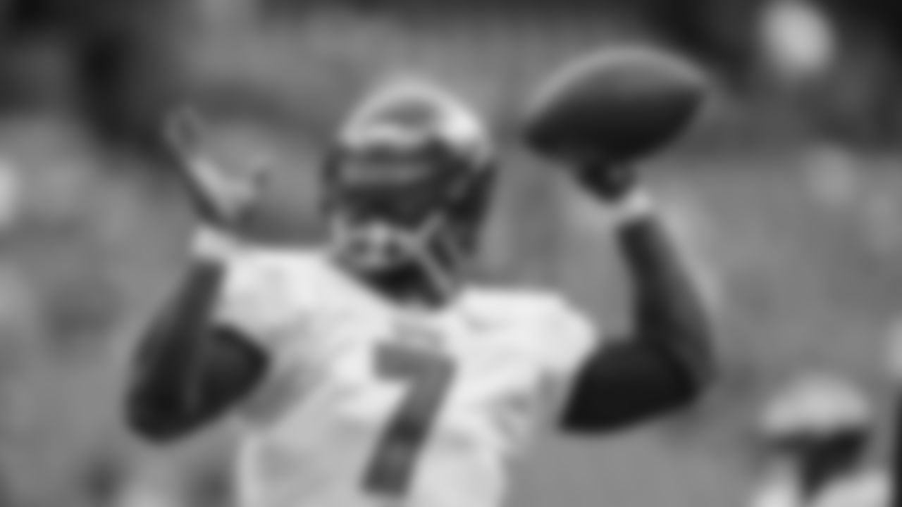 Philadelphia Eagles quarterback Michael Vick (7) warms up before the game against the Washington Redskins at FedEx Field.