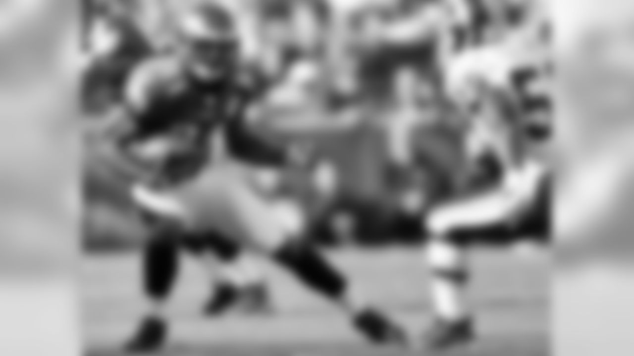 WR Jason Avant looks to make a move