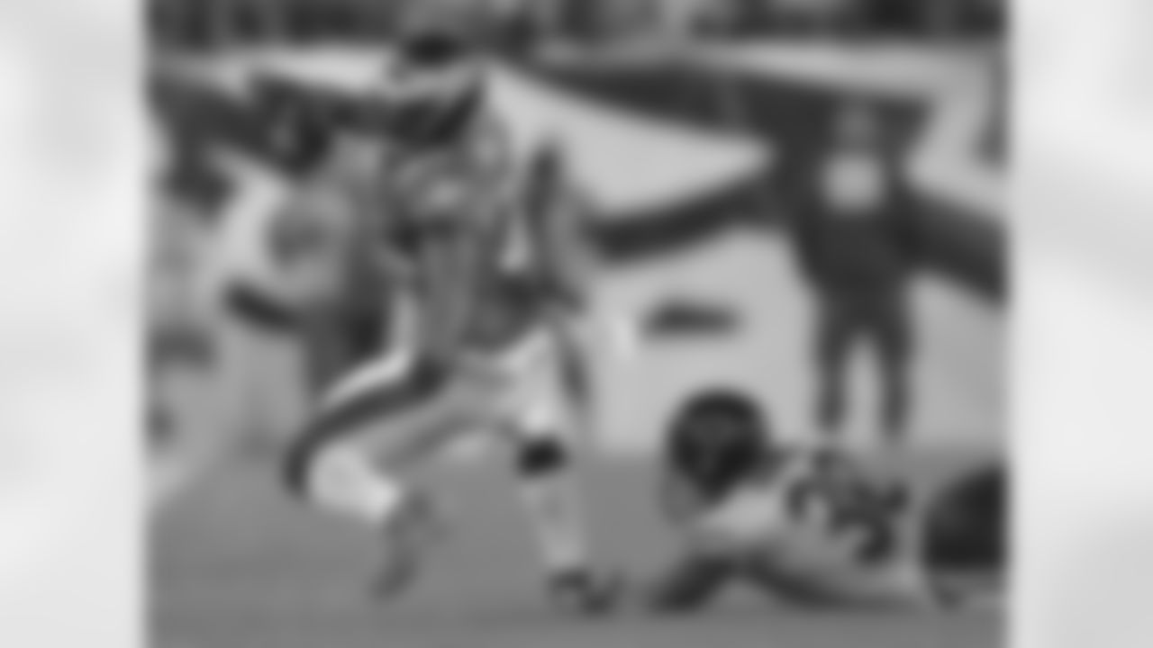 Eagles' RB LeSean McCoy spins away from a Bears' defensive back and gains yardage.