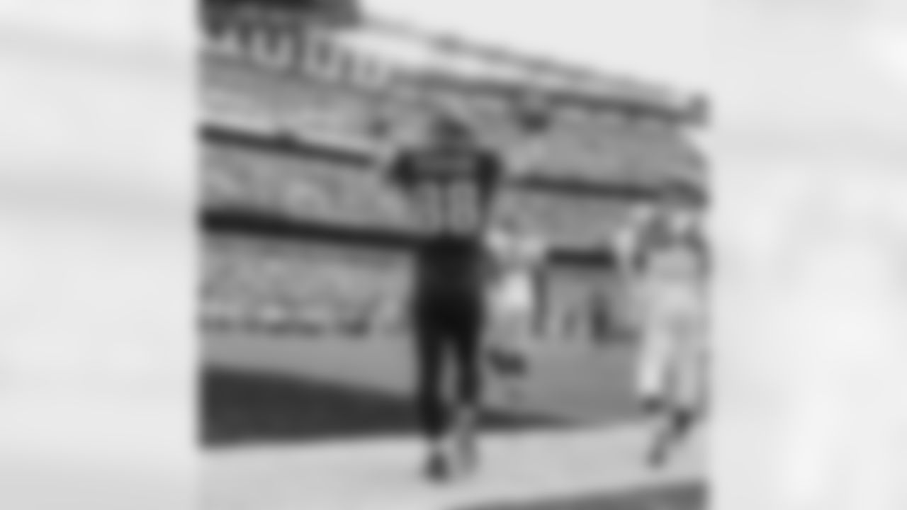 "Only thing better than 7-1 is 8-1!!! #FlyEaglesFly" - Trey Burton