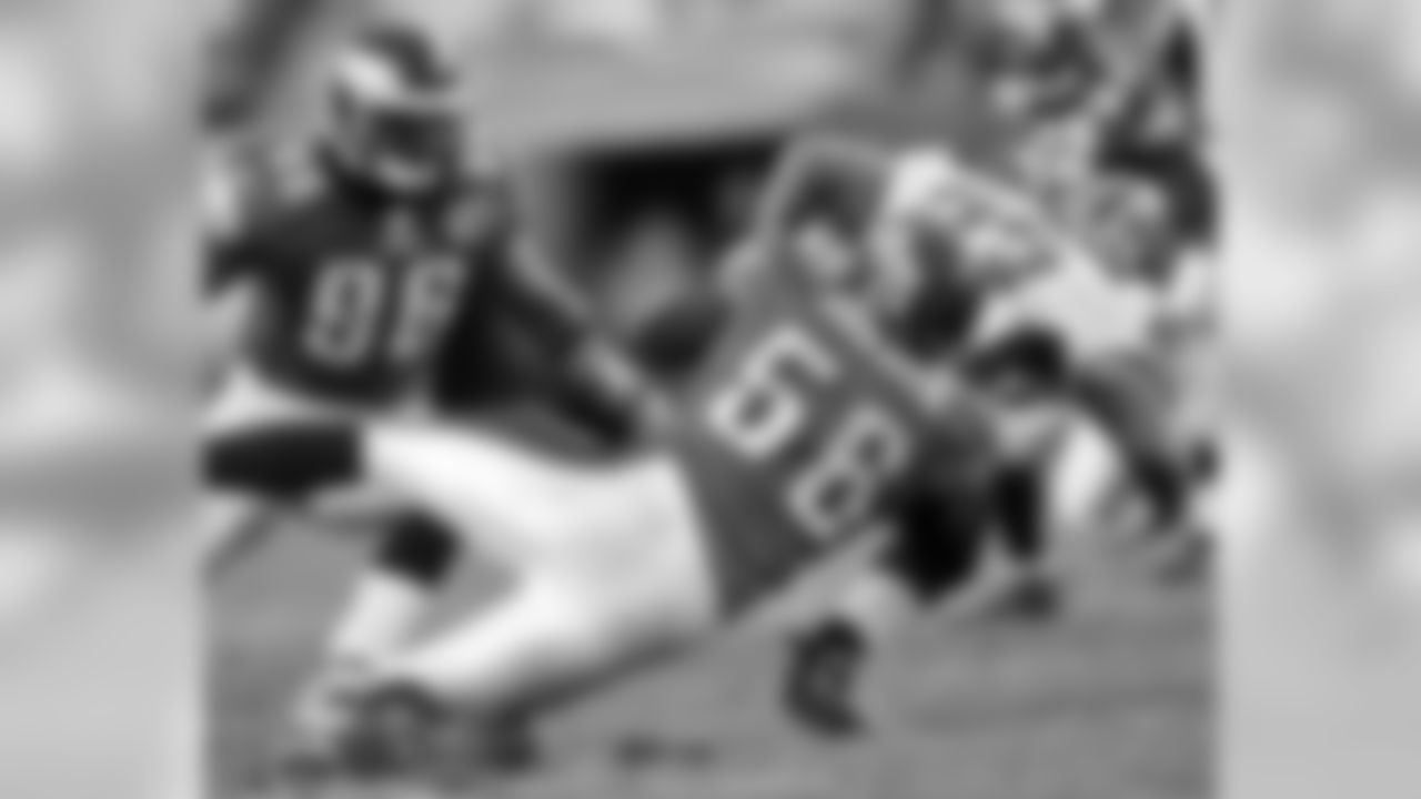 LB Akeem Jordan makes a big tackle