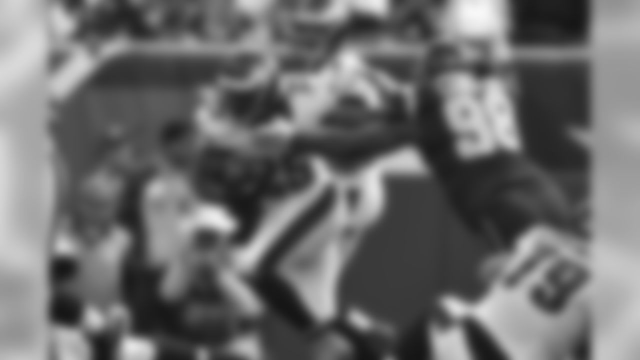 RB LeSean McCoy fighting through tackles