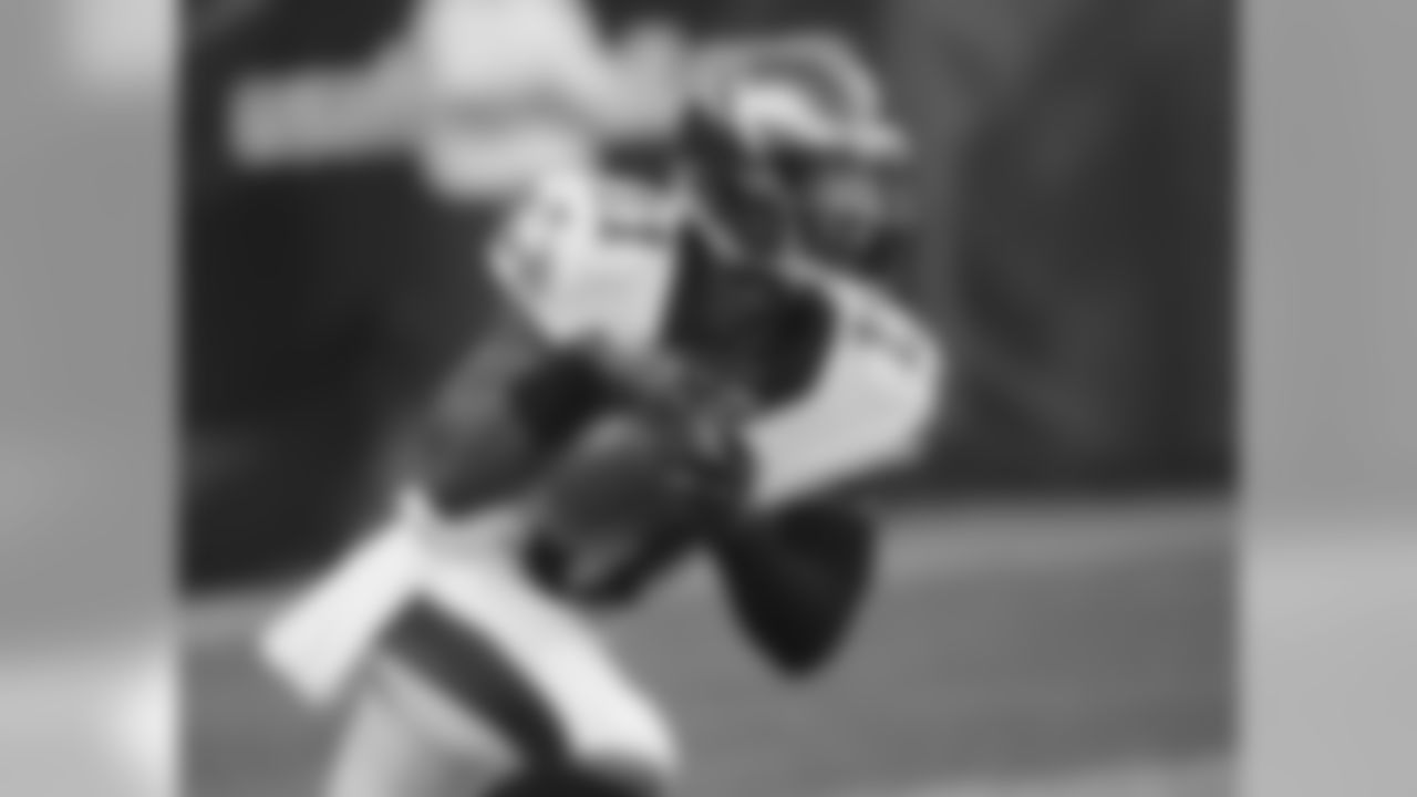 Huff made one catch in his regular season debut against the Rams on October 5, 2014
