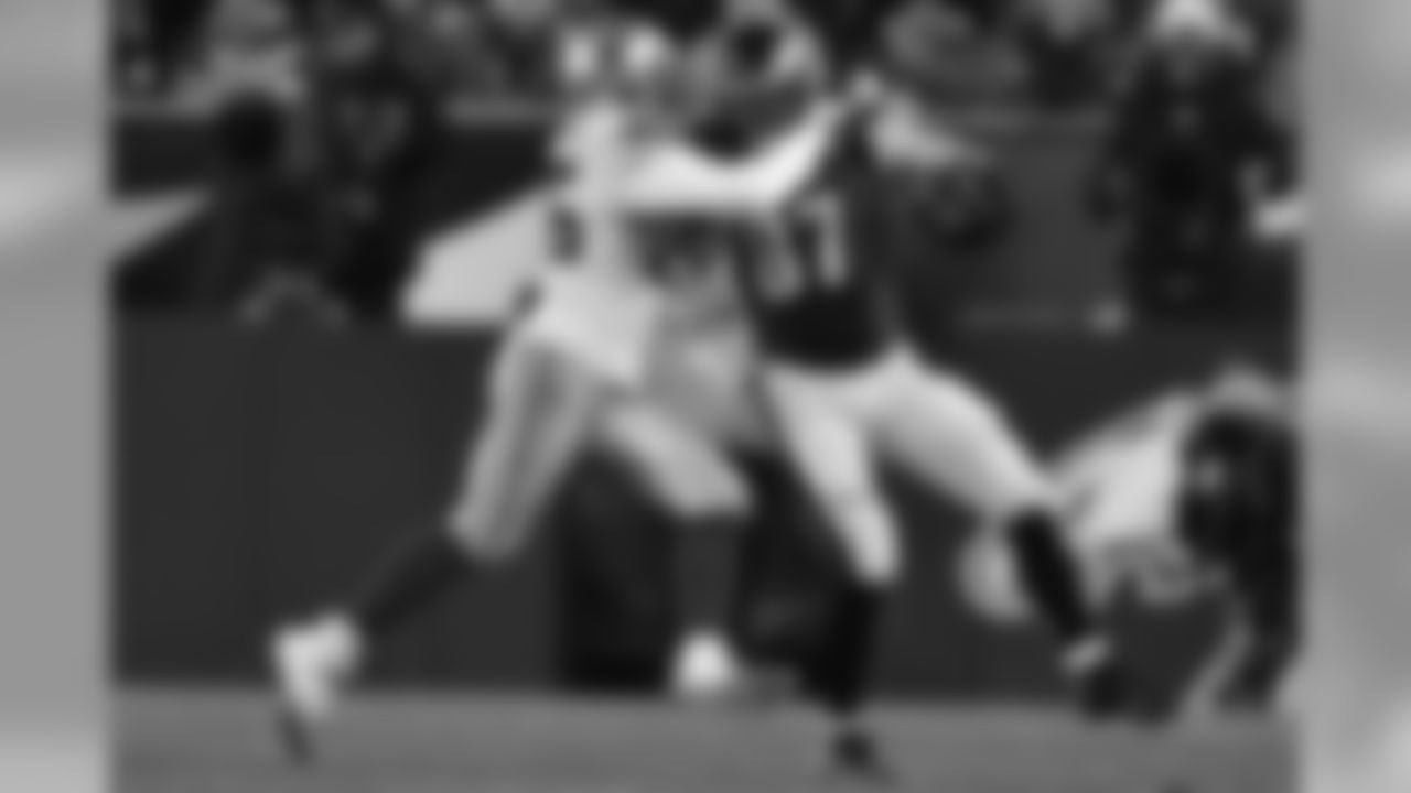 TE Brent Celek making the third down completion