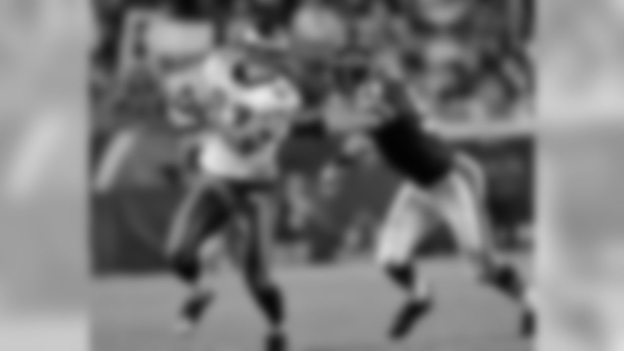 TE Brent Celek on the move