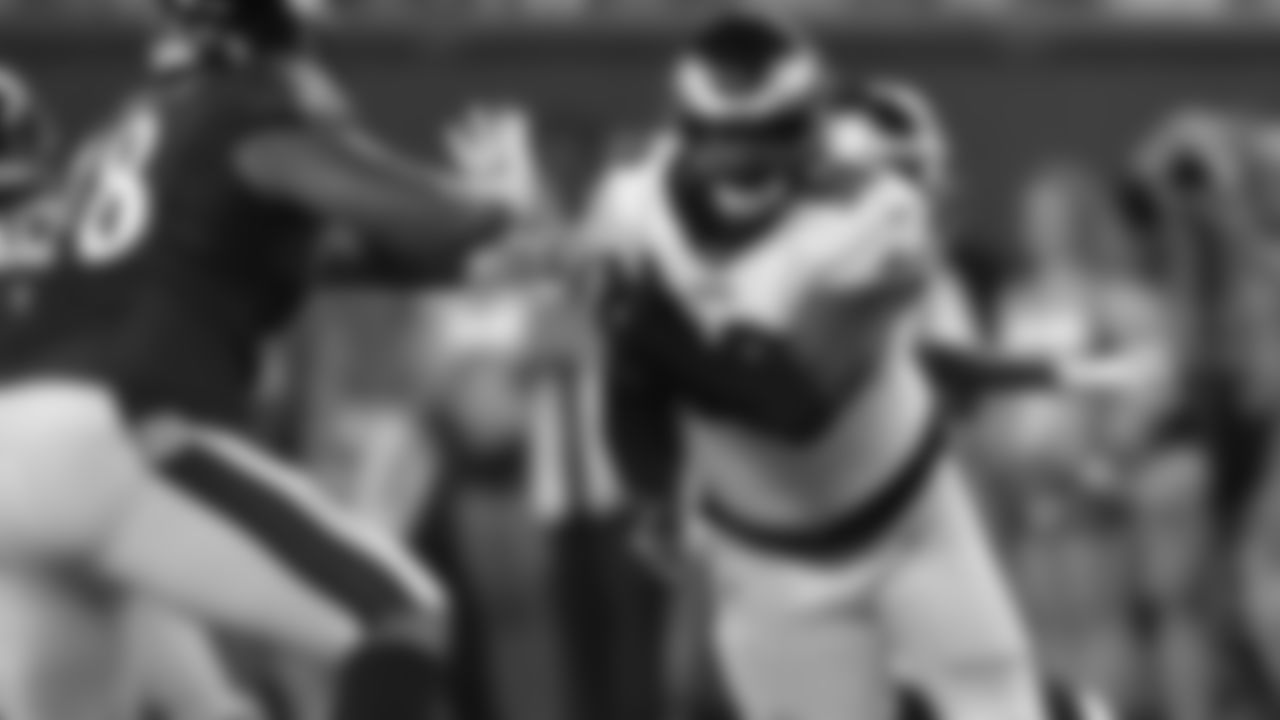 DT Treyvon Hester fighting off a blocker
