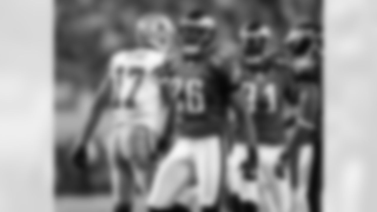 S Sean Jones reacts to a play