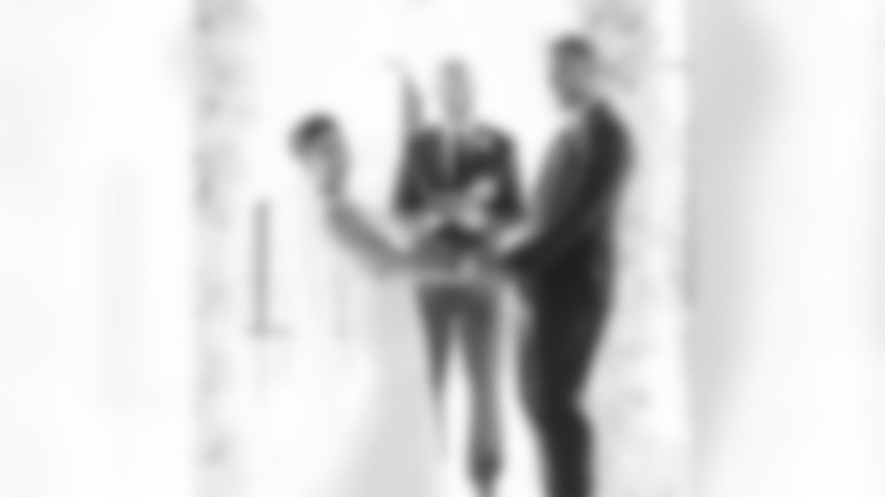 Congratulations to LB Jordan Hicks and Ivana on their marriage!