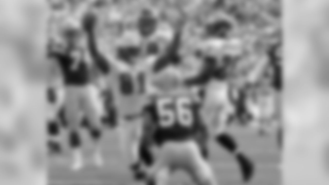 WR Jason Avant celebrates six points!