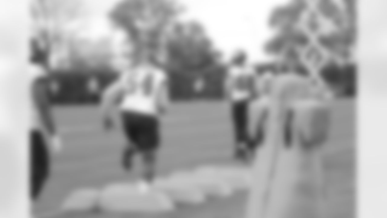 LB Deontae Skinner runs the ladder