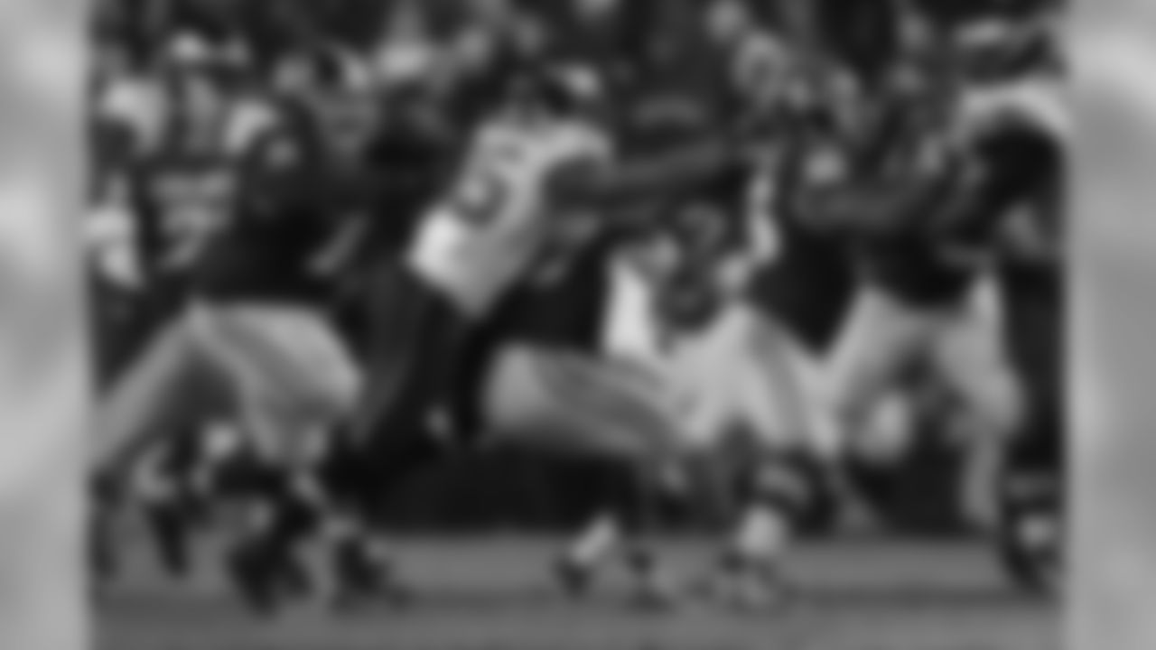 And LB Mychal Kendricks with the sack!