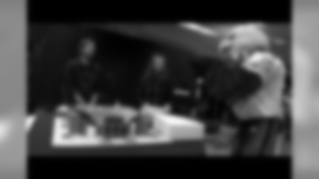 SWOOP points out some things to the crew