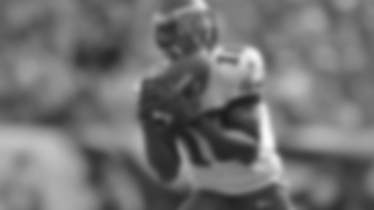 DeSean Jackson catches a 61 yard touchdown pass in the third quarter of Sunday's game.