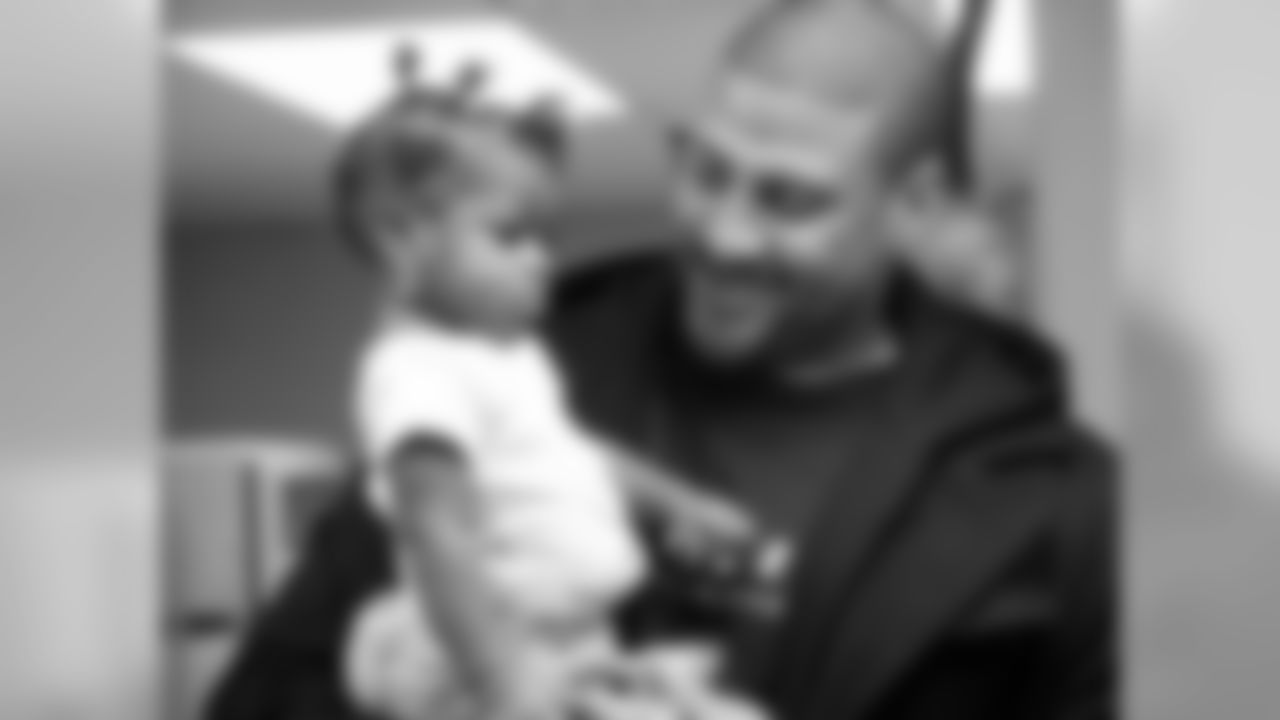 Austin Howard, #68, spreading cheer to a young Eagles fan.