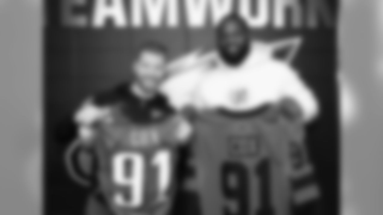 DT Fletcher Cox hanging with Flyers captain Claude Giroux