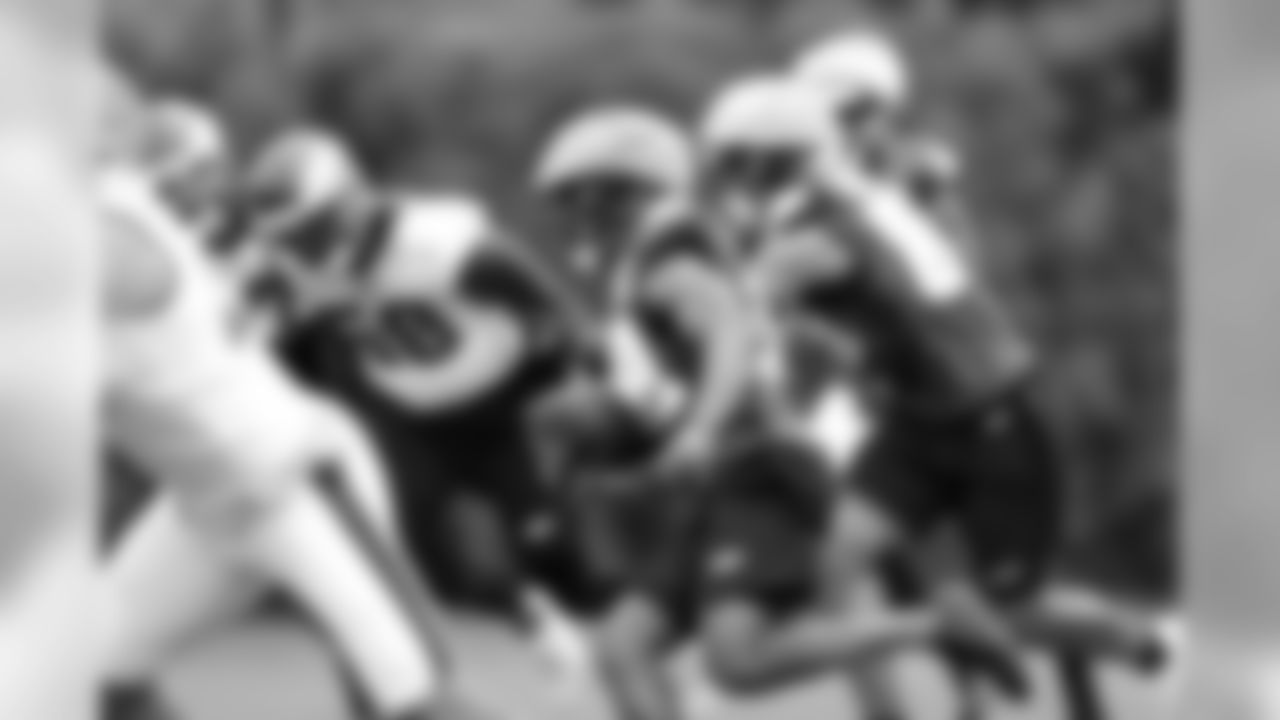 WR Rashard Davis weaves his way through traffic