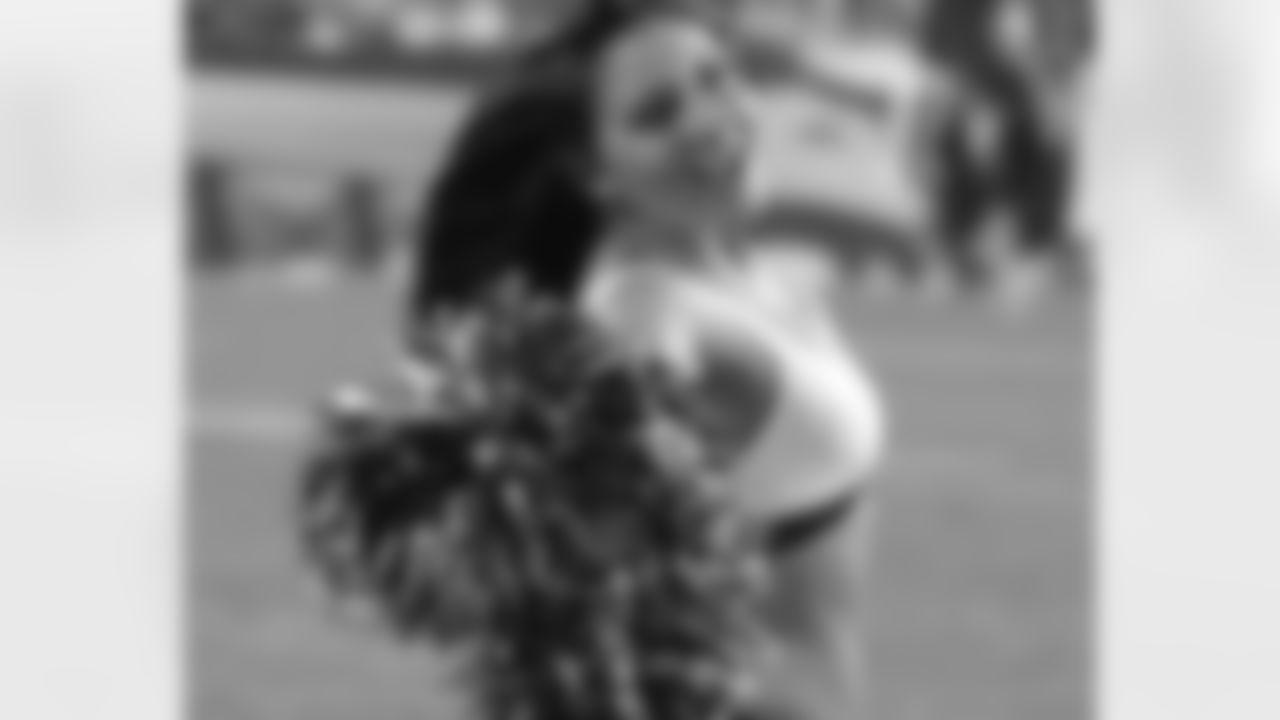 Krystle cheering at Eagles-Browns game