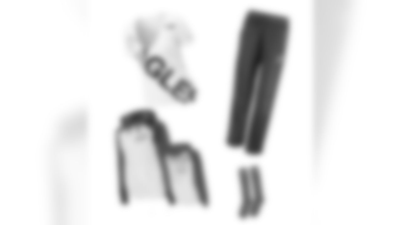 Watching the game at home? Stay comfortable in some Eagles loungewear