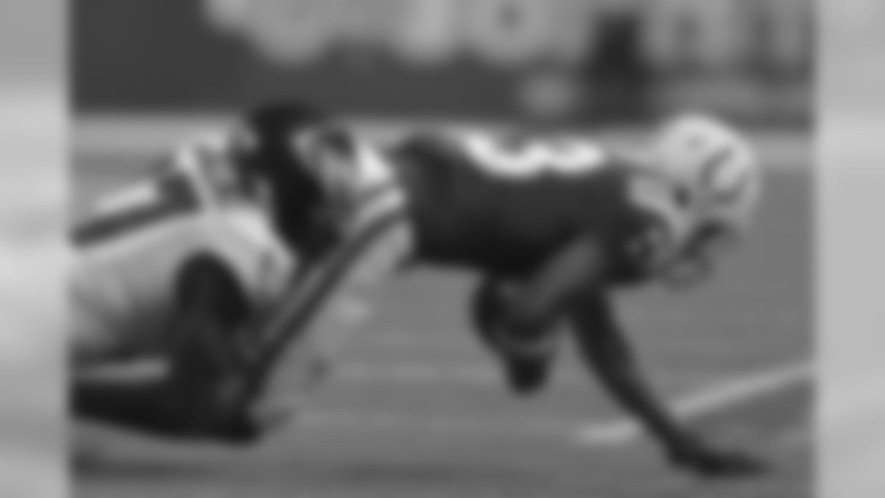 S Malcolm Jenkins makes a big 3rd down tackle