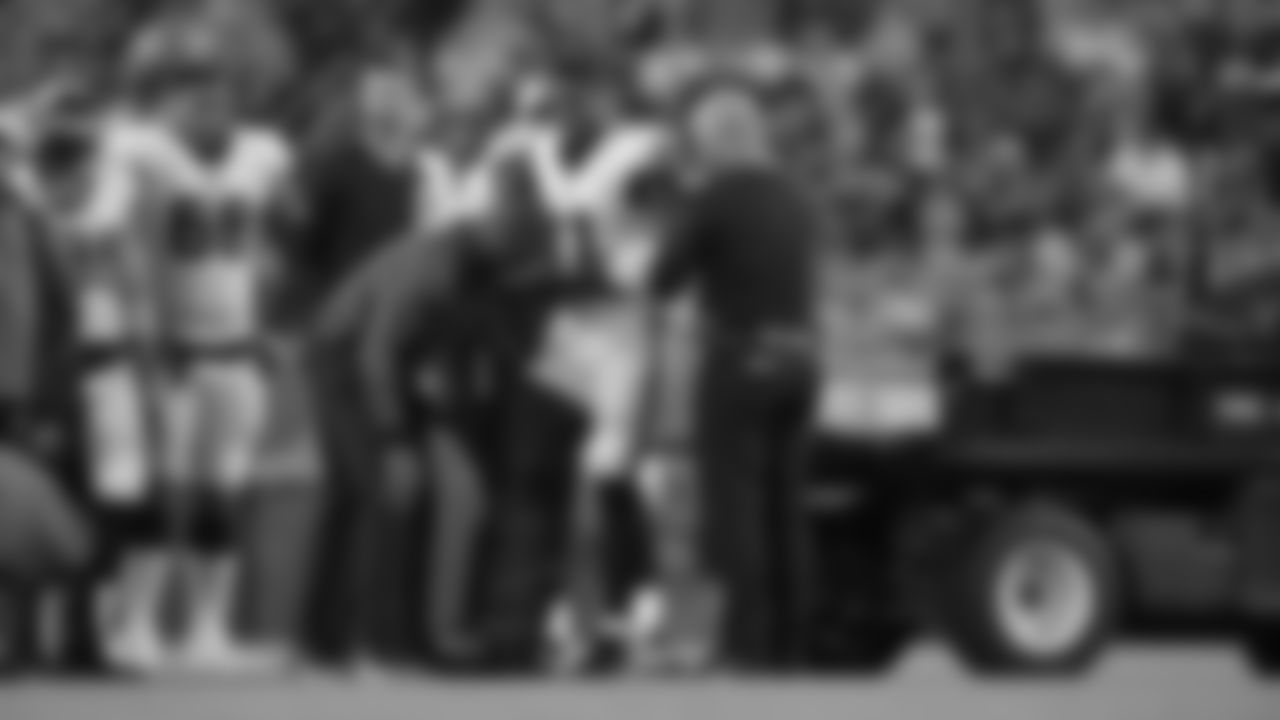 TE Jason Croom gets carted off the field