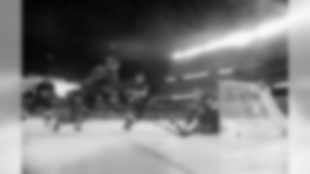 Flyers' Scott Laughton skating for the puck