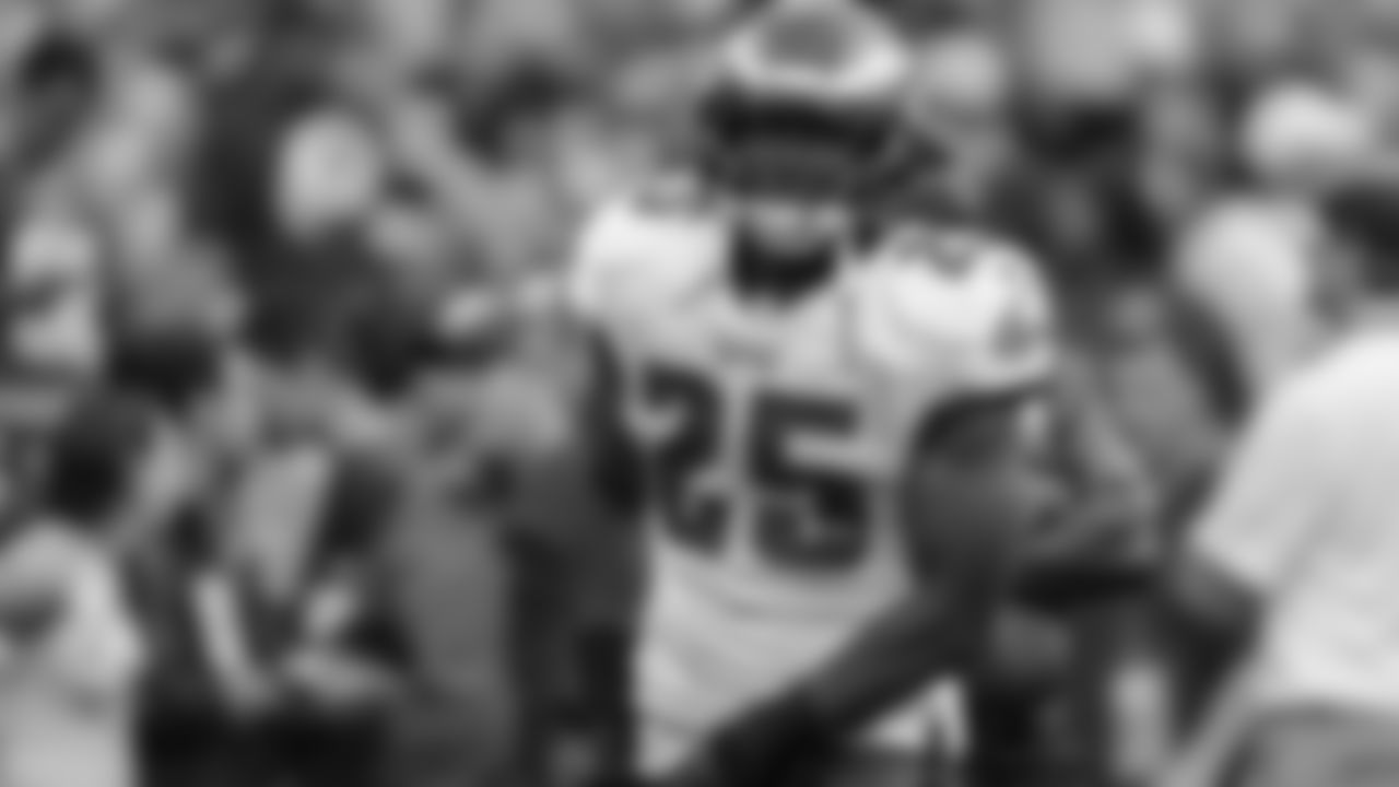 Philadelphia Eagles running back LeSean McCoy (25) warms up before the game against the Washington Redskins at FedEx Field.