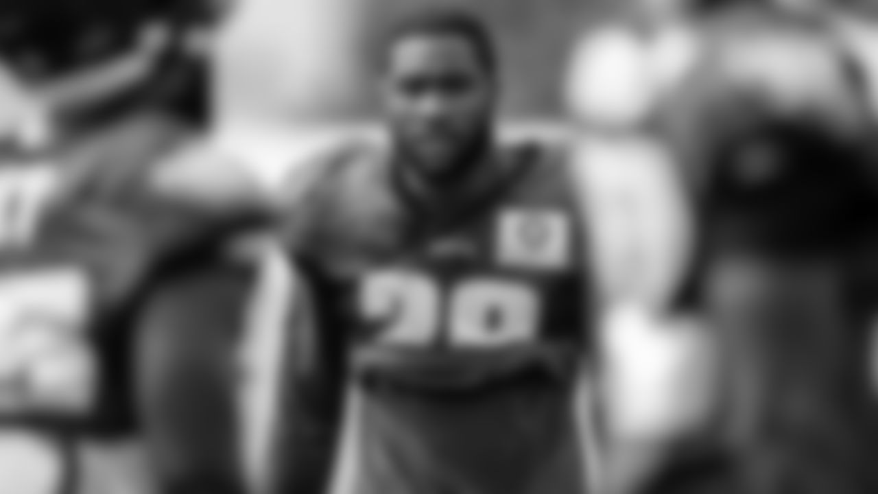 RB Miles Sanders