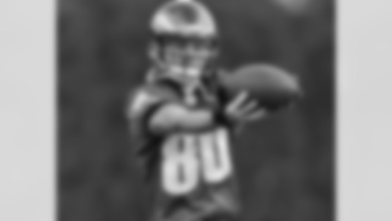 WR Kevin Curtis with the reception