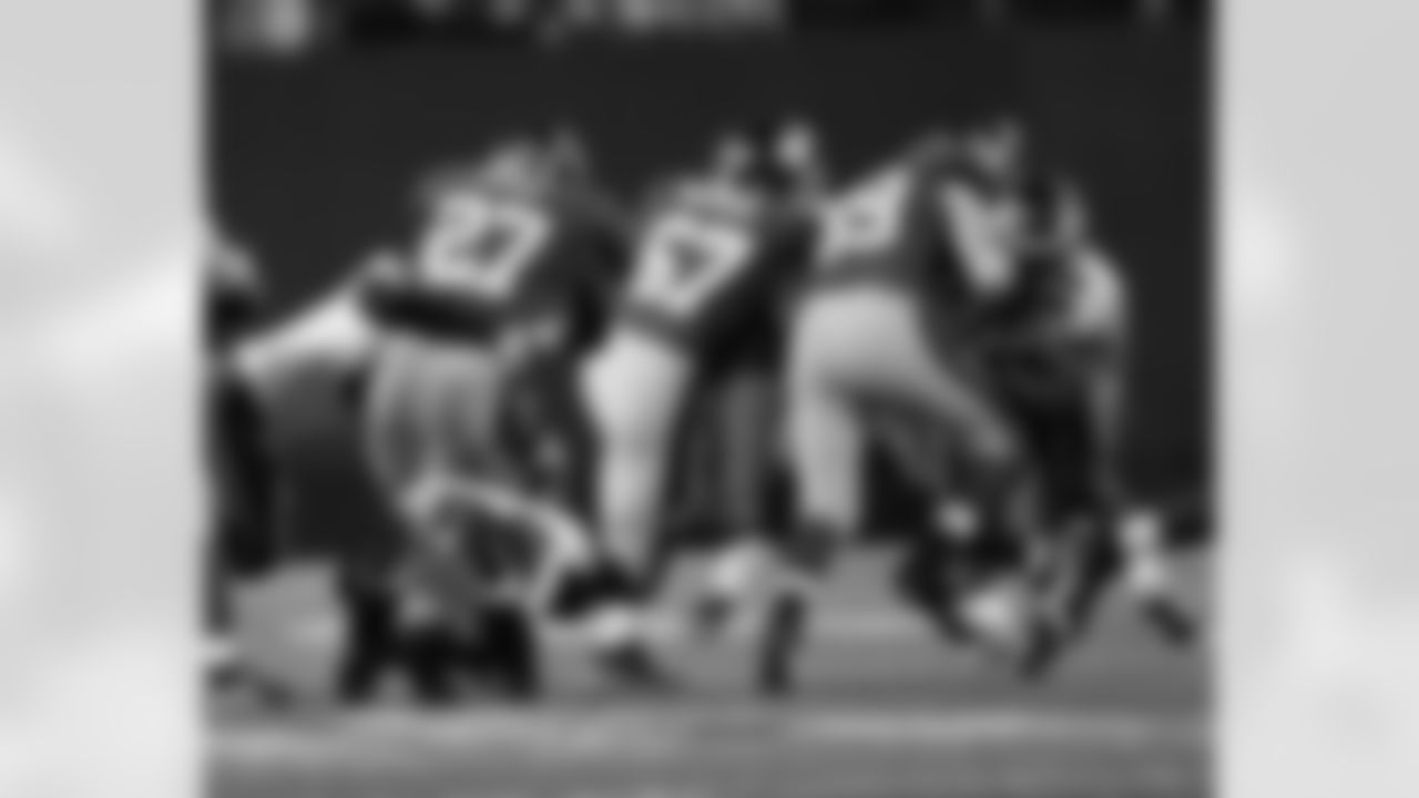 DE Trent Cole forced a fumble by RB Brandon Jacobs