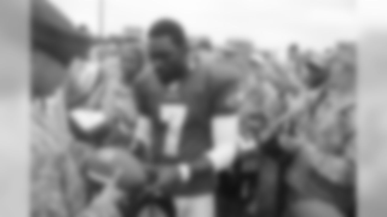 QB Michael Vick signing autographs for our military guests.