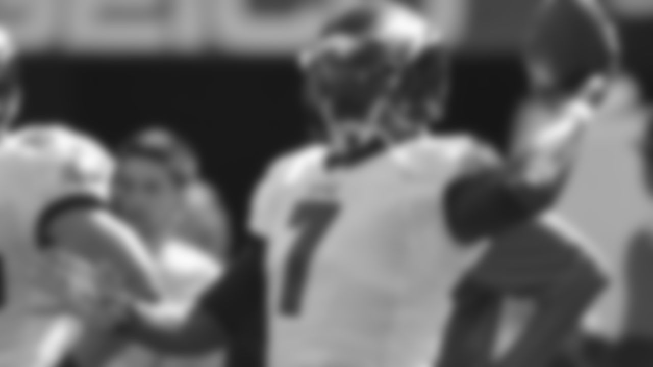Eagles QB Michael Vick warms up on the sidelines before the week two game against the Chargers.