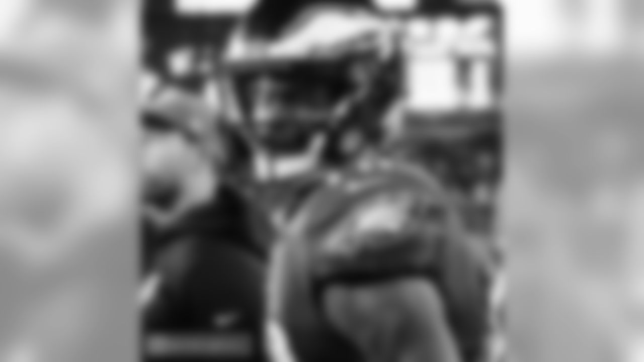 WR Shelton Gibson: "I touched down on planet earth 13,665,600 Minutes ago .. birthday boyyyy. Where the cake"