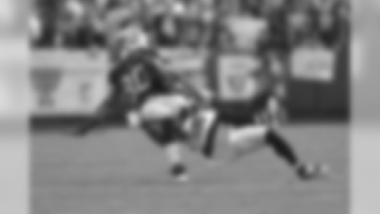 Eagles' CB Brandon Boykin tackles Raiders' WR Rod Streater.