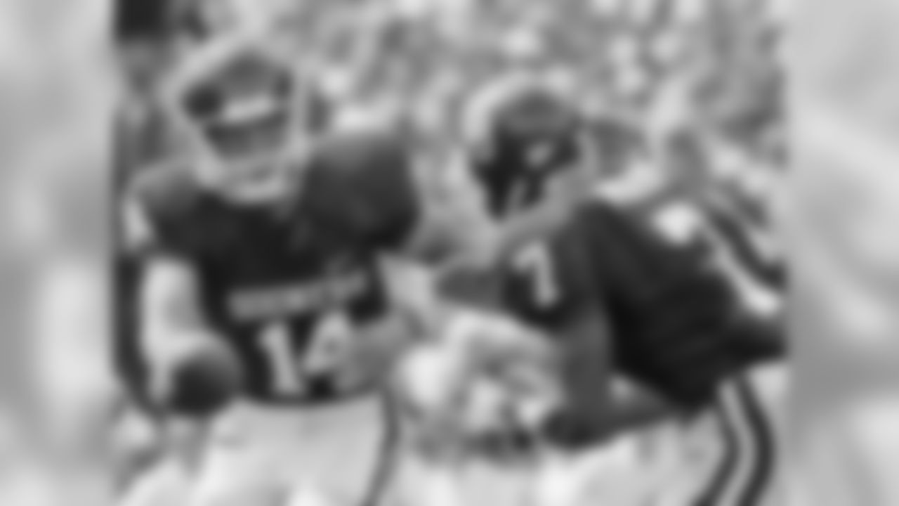 Murray's roommate at Oklahoma was newly acquired quarterback Sam Bradford and they both played pivotal roles in bringing Oklahoma to the 2009 BCS National Championship game