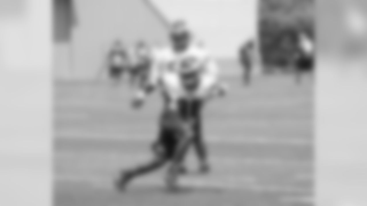 LB Omar Gaither works on dropping back into coverage