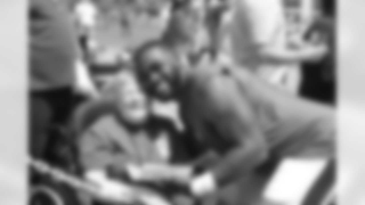 LB Brandon Graham loves meeting the fans
