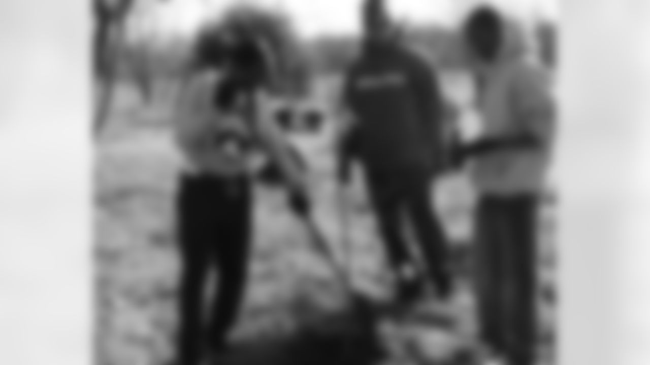 CB Joselio Hanson got his hands dirty with this addition to the Eagles Forest