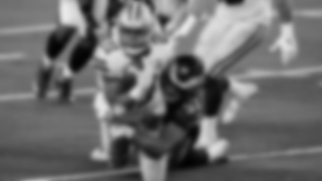LB T.J. Edwards tackles Cowboys RB Ezekiel Elliott
Philadelphia Eagles vs. Dallas Cowboys at AT&T Stadium on December 27, 2020