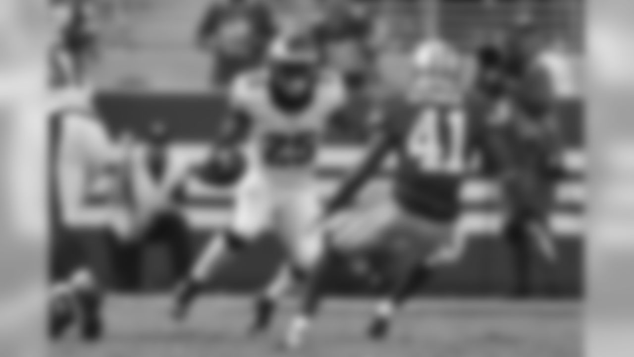 RB LeSean McCoy trying to get down field