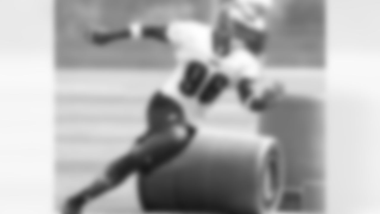 Linebacker Omar Gaither works on making quicker cuts
