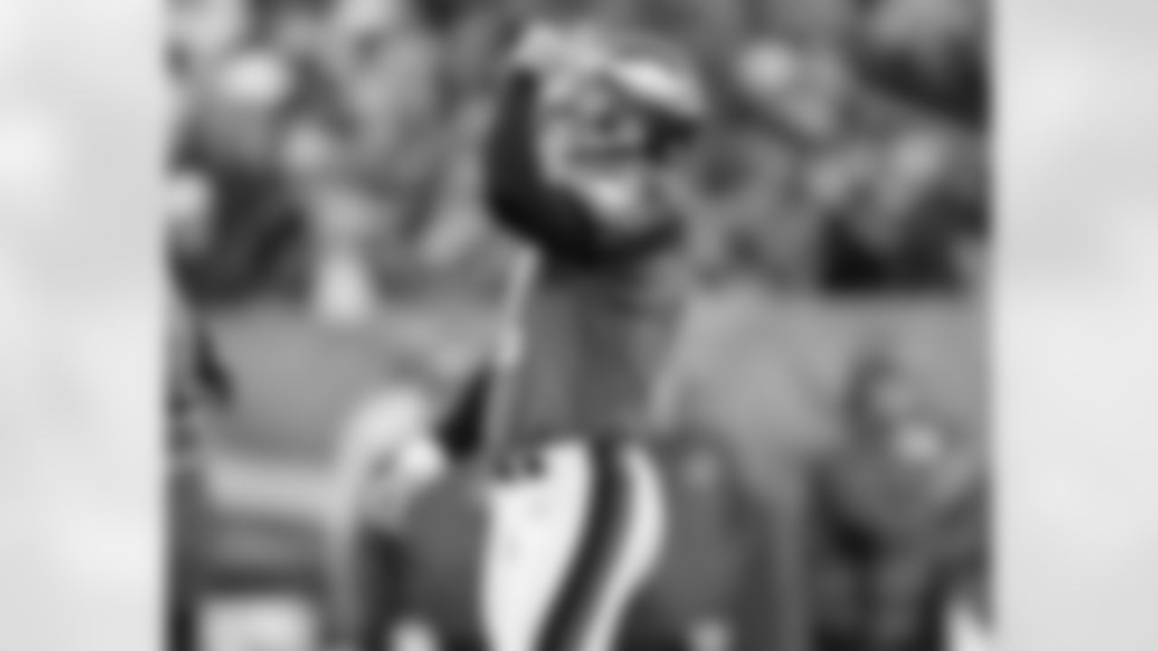 K David Akers reacts following his 25-yard field goal