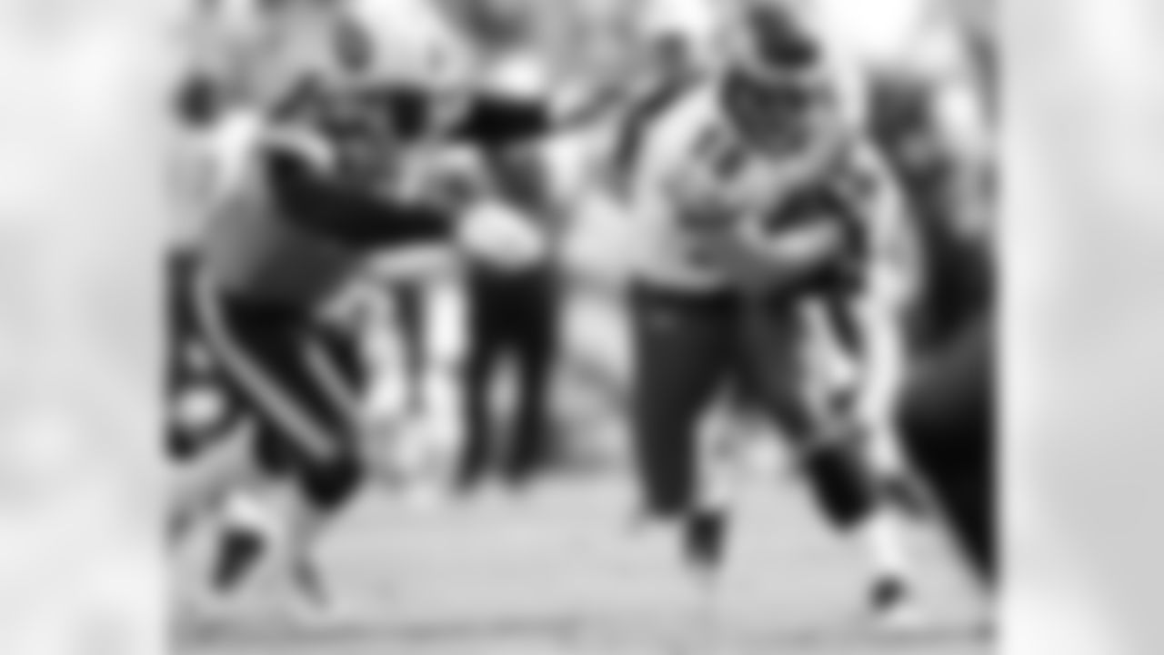 WR Chad Hall on a run