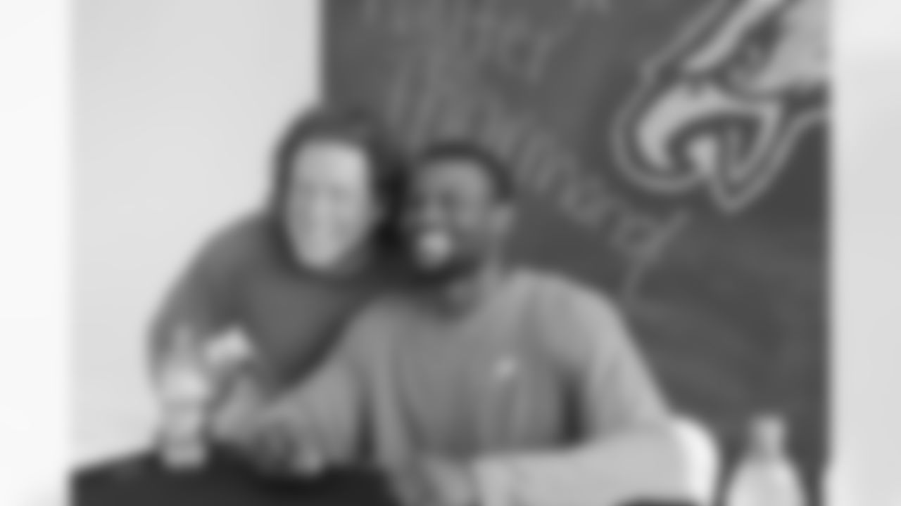 DB Walter Thurmond enjoys time with the fans