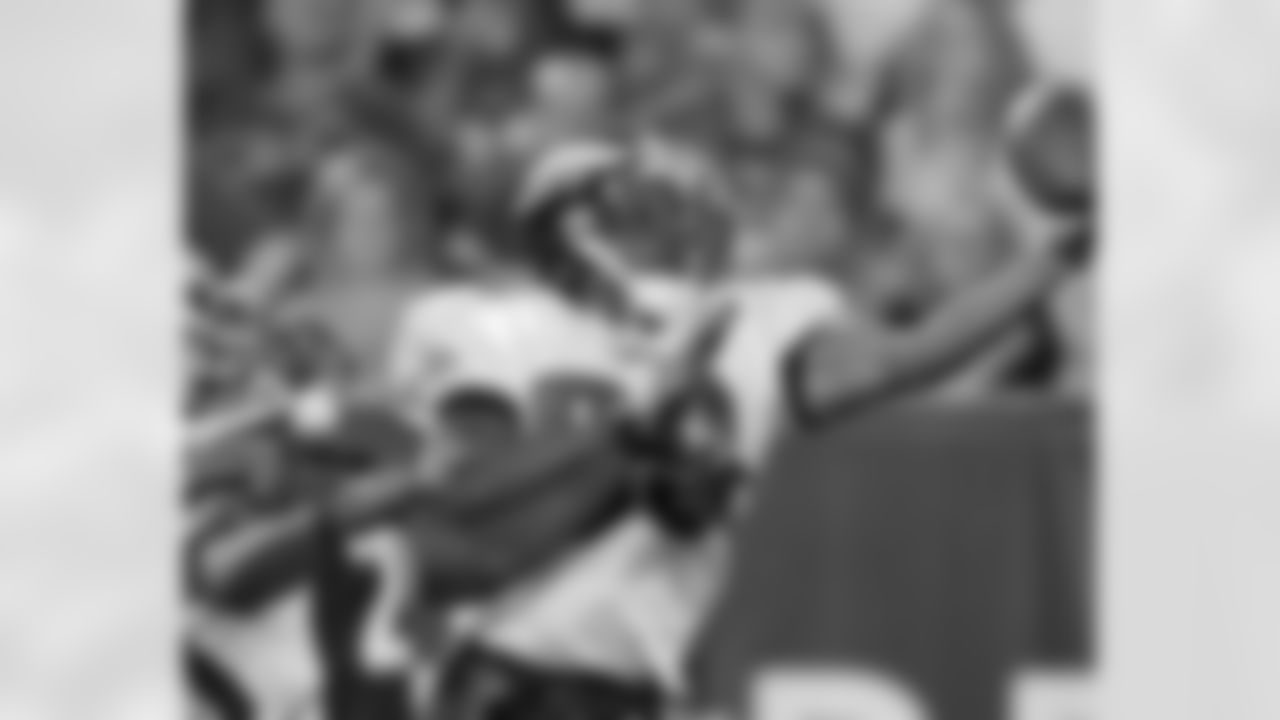 From the '05 preseason, Hallowell captured WR Greg Lewis' one-handed reception
