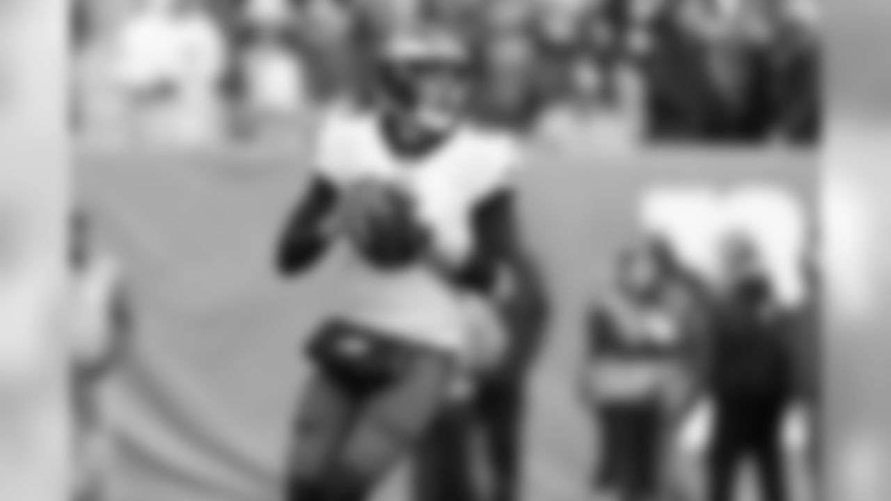 QB Nick Foles