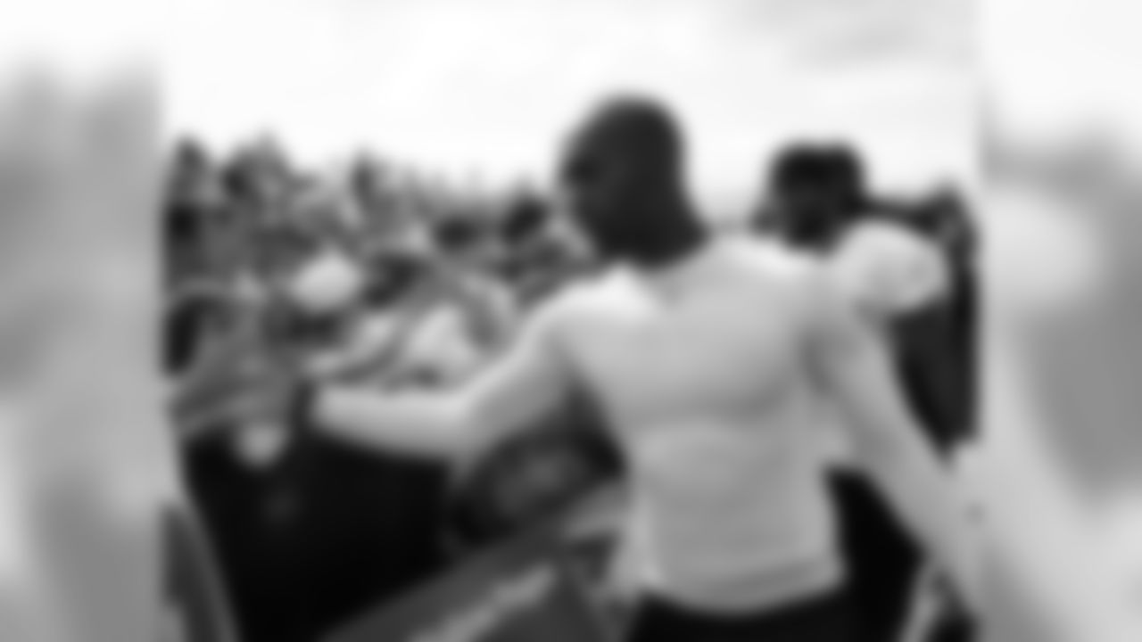 RB Lorenzo Booker and Co. offer fans their thanks