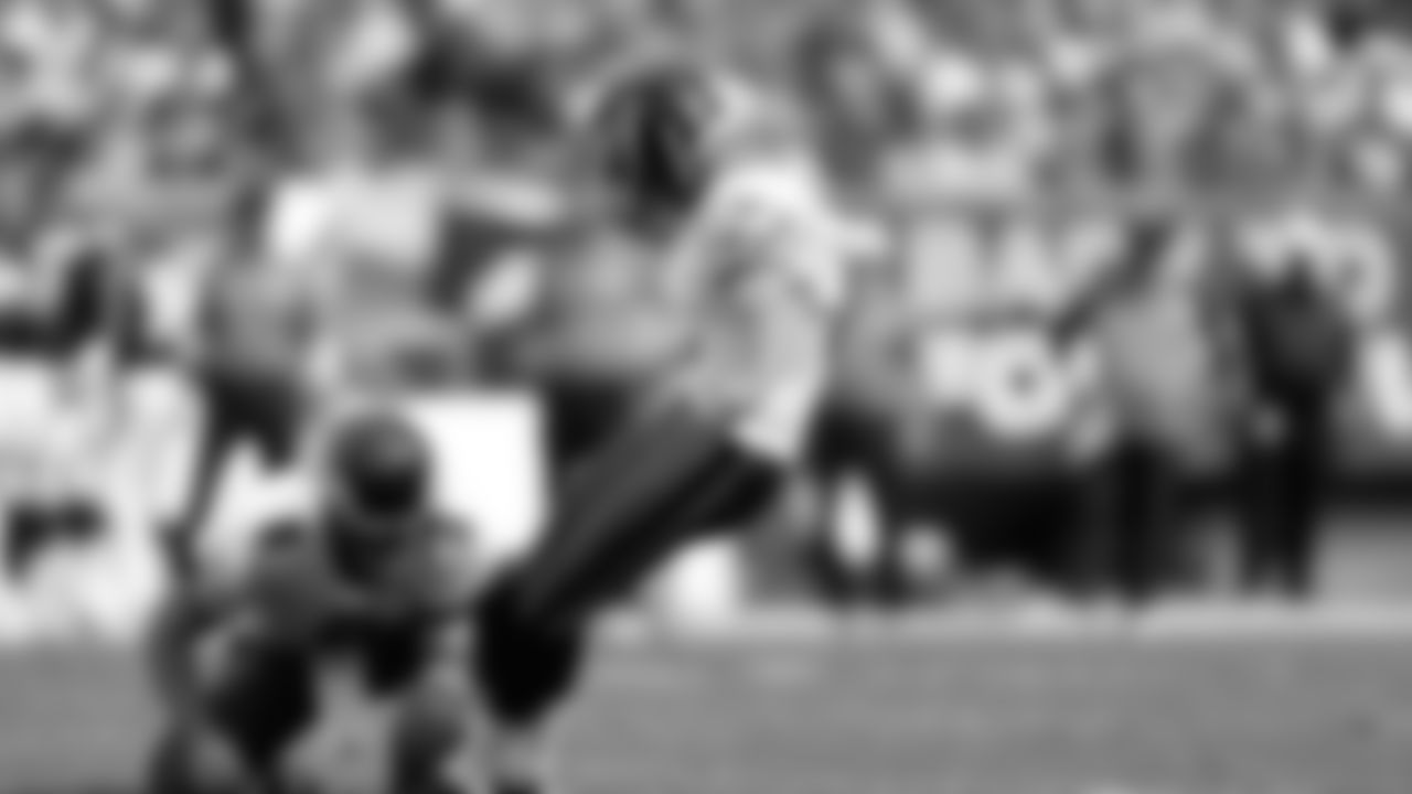 Eagles' kicker Alex Henery kicks a field goal in the second half of Sunday's game.