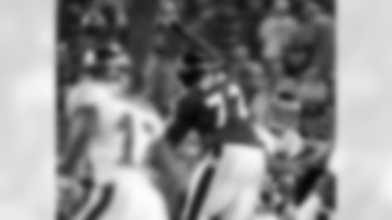QB Kevin Kolb fires a pass despite Ravens pressure