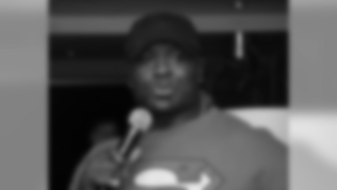 DE Hugh Douglas entertained the fans during a pair of private fans-only receptions