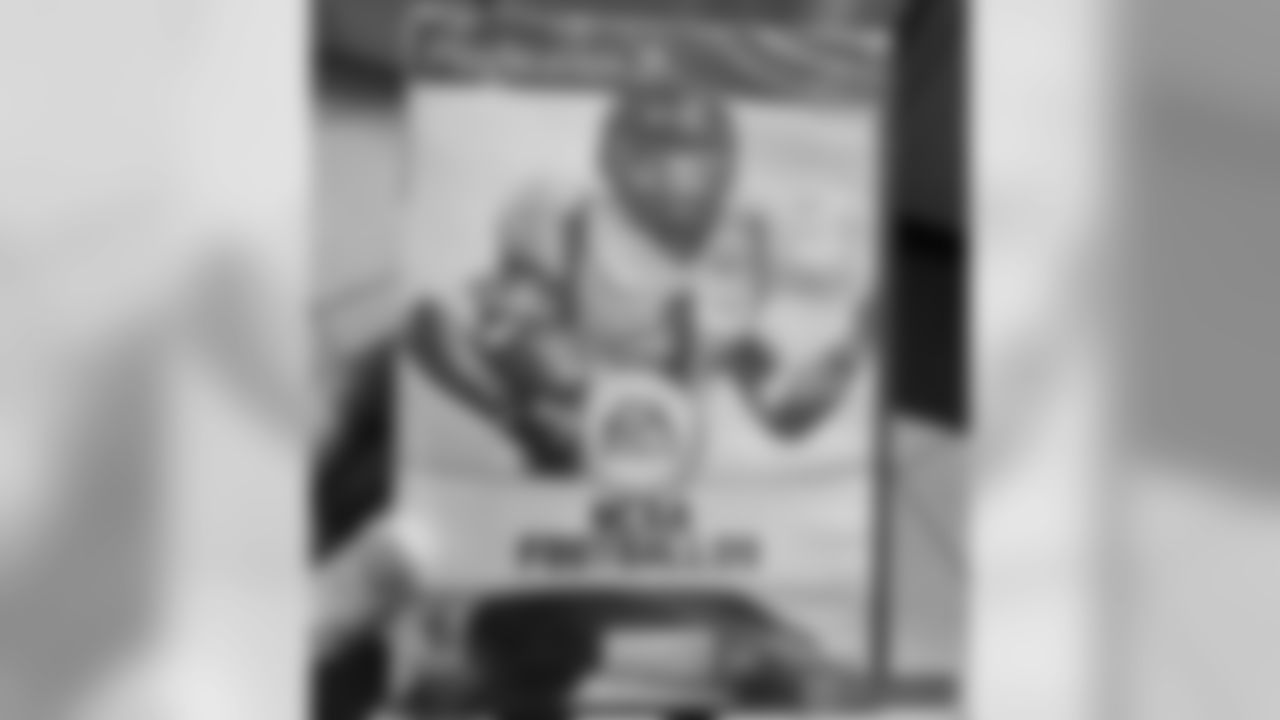 WR DeSean Jackson: "My cuz sent me this picture. Man time flies.They need to bring back NCAA football"